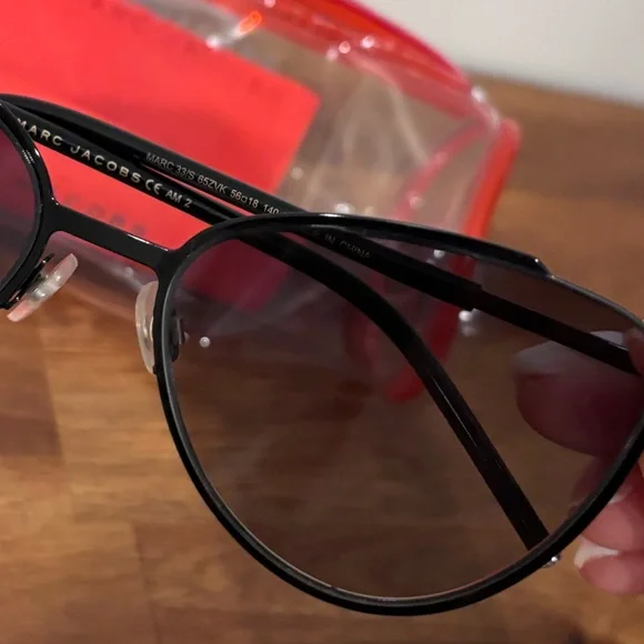 Marc by Marc Jacobs Black Cat Eye Sunglasses w/ Red Case 100% Authentic Women's - Picture 14 of 16